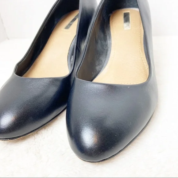 Tahari Amanda Black Leather Block Heel Pumps sz 7 - Picture 8 of 8